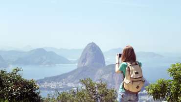 Turista sacando una foto de Brasil