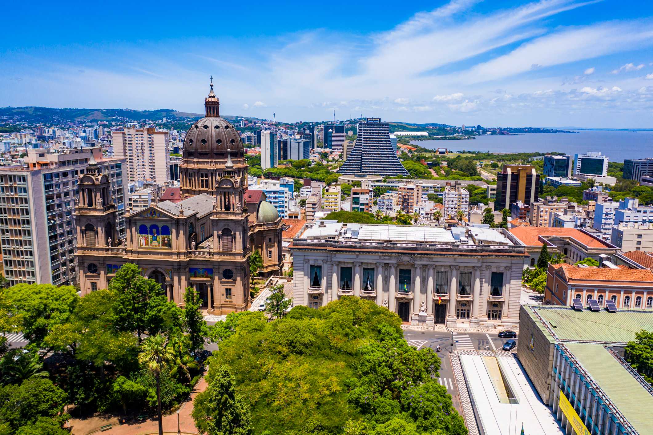 paseo por el centro histórico de porto alegre