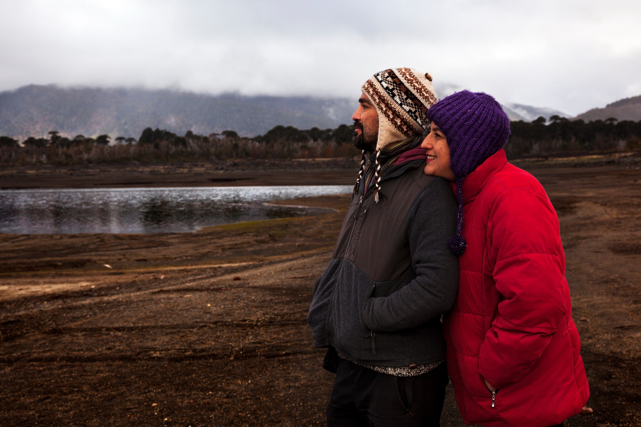 invierno en temuco: imagen de una pareja disfrutando de la vista