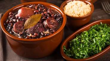 Comida típica brasileña, feijoada
