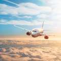 Avión sobre las nubes.