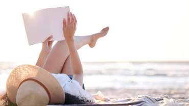 Persona leyendo un libro