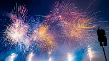 Fuegos artificiales en el cielo